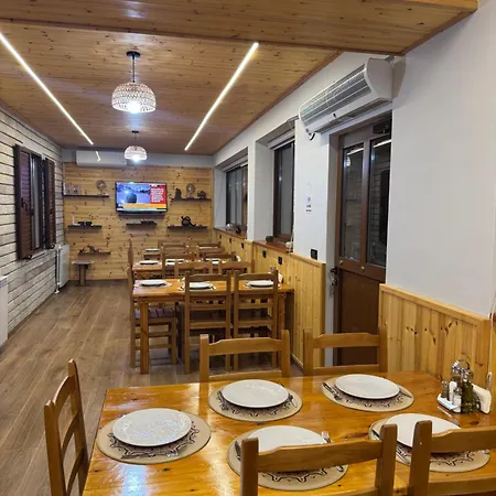 Kadena 招待所 Tepelene